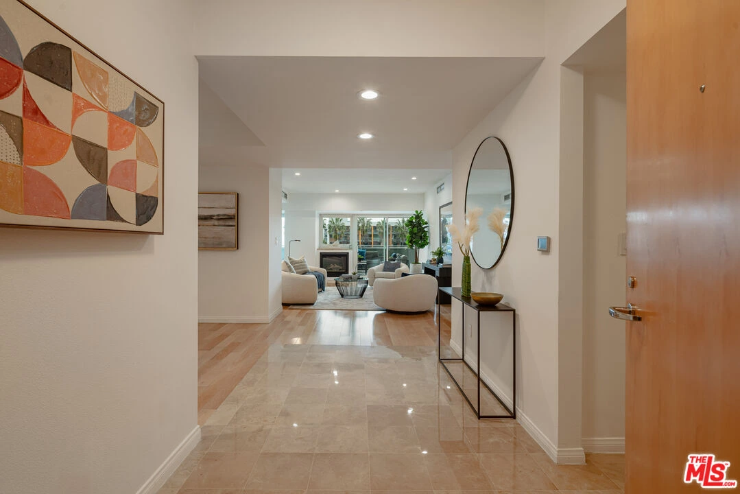 13600 Marina Pointe Dr Unit: 304
