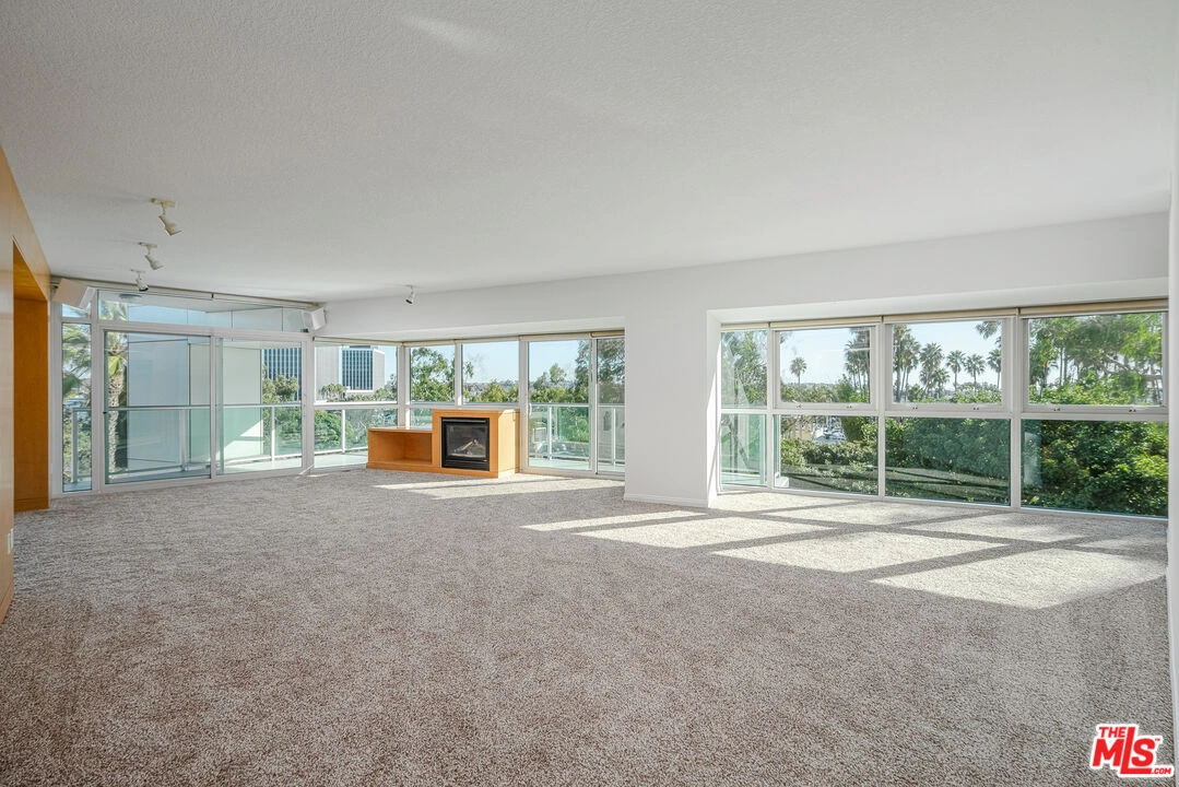 13600 Marina Pointe Dr Unit: 409