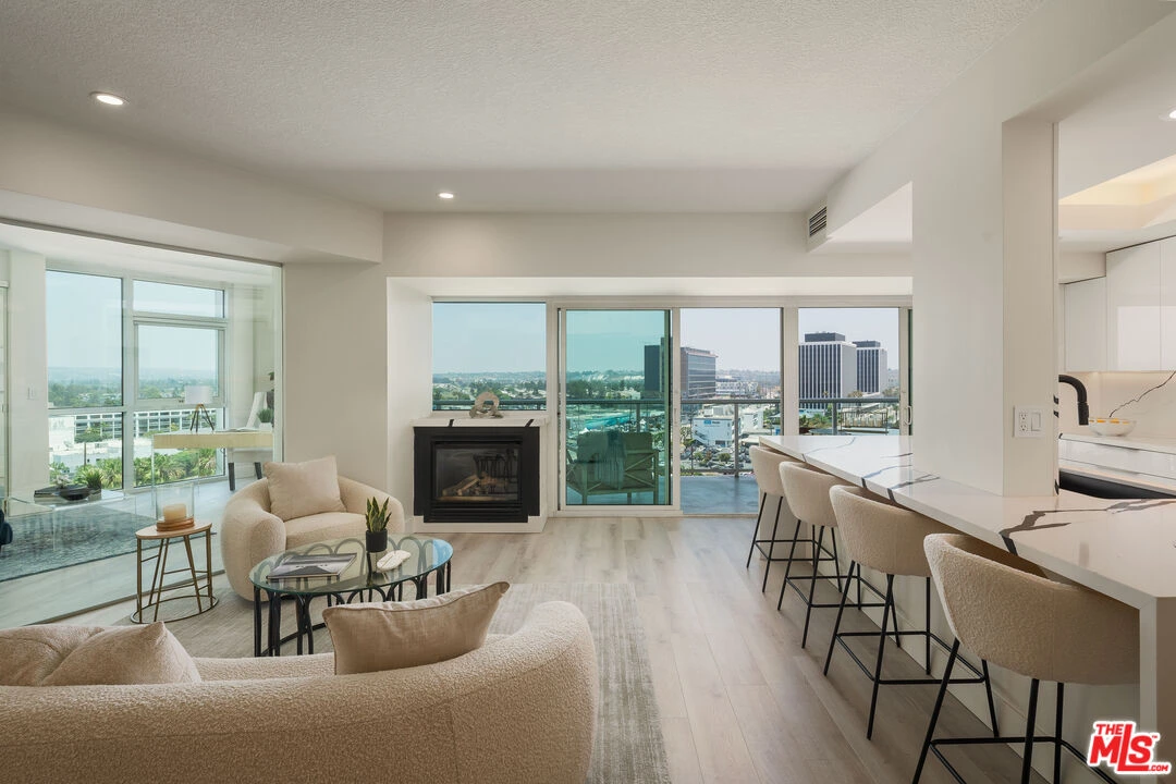 13600 Marina Pointe Dr Unit: 906