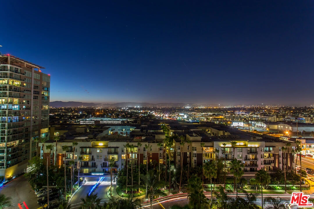 13600 Marina Pointe Dr Unit: 1503