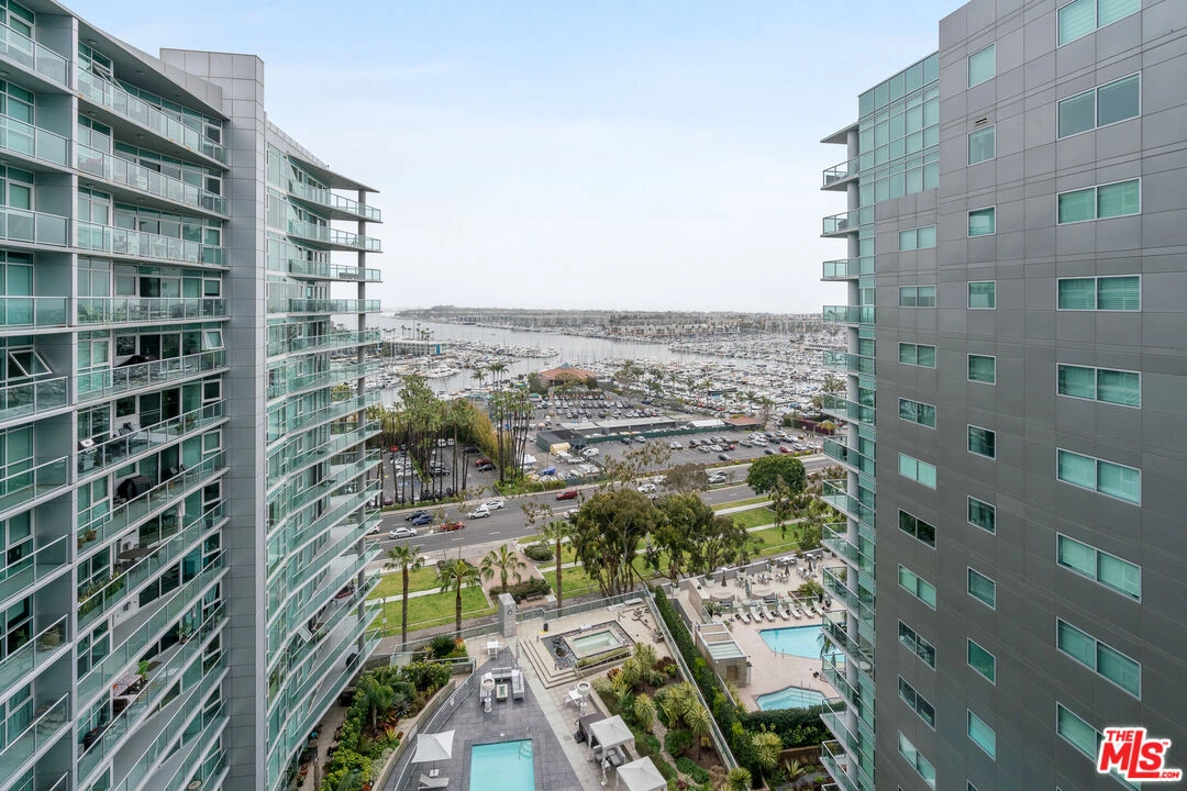 13600 Marina Pointe Dr Unit: 1601
