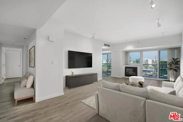 13600 Marina Pointe Dr Unit: 504