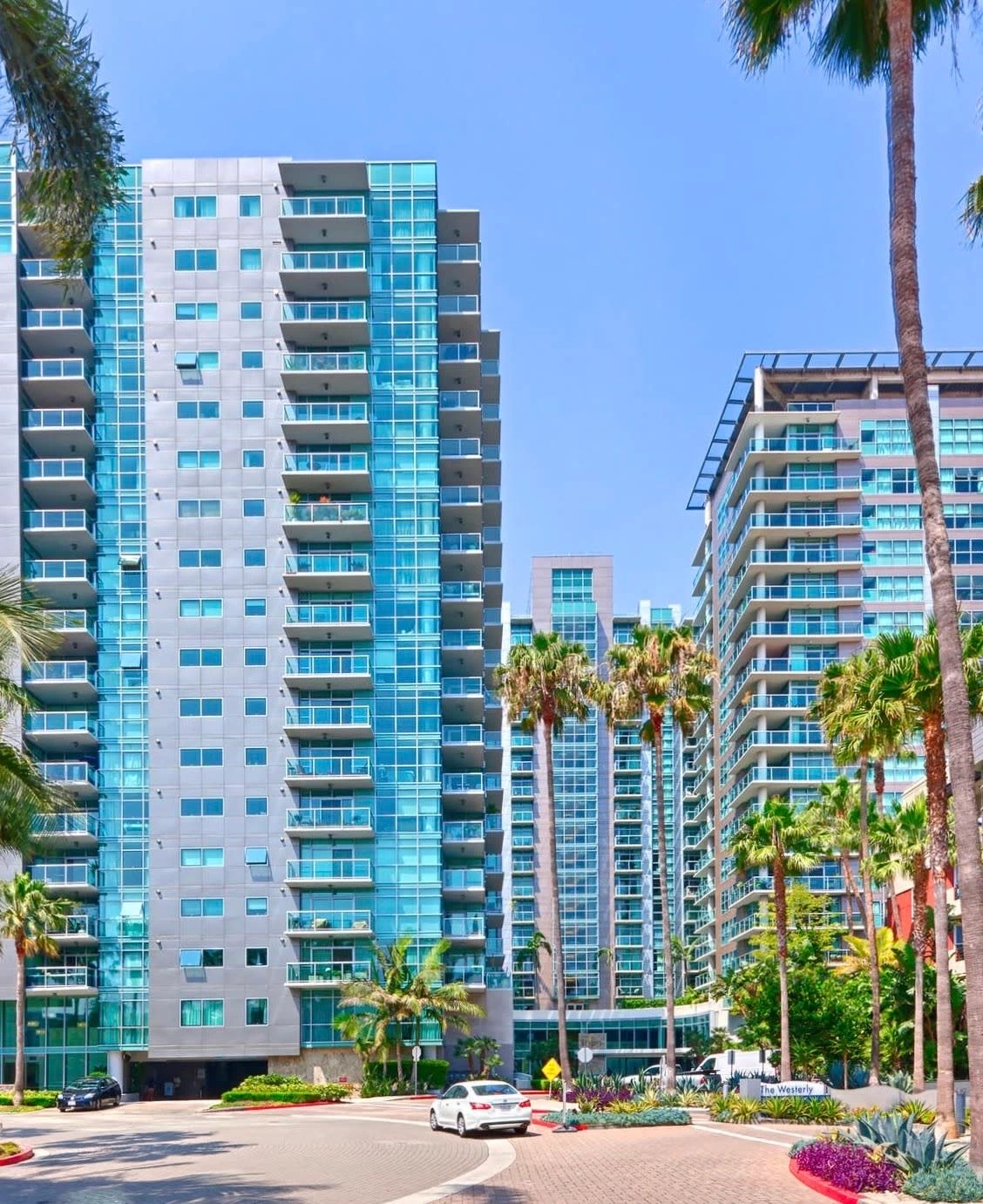 Azzurra residences in Marina del Rey