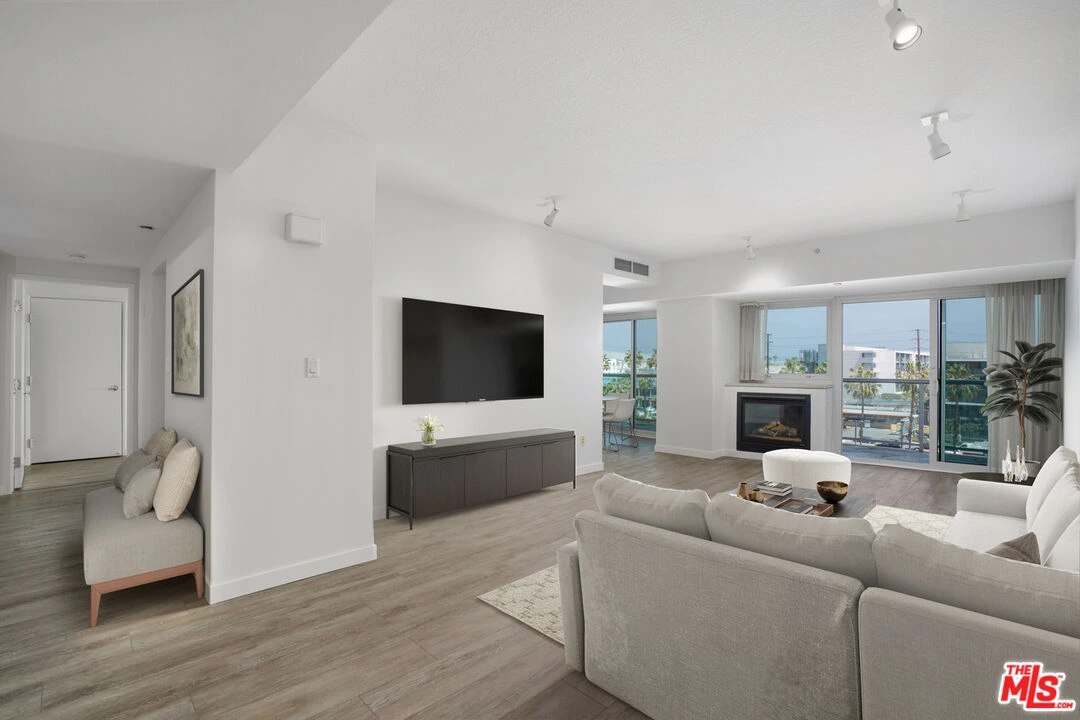 13600 Marina Pointe Dr Unit: 504