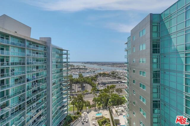 13600 Marina Pointe Dr Unit: 1702